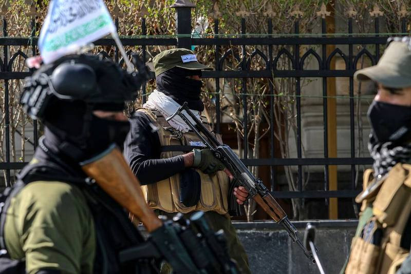 محكمة أفغانستان تُنفذ حكم الإعدام في ثلاثة مدانين علنًا تحت حكم طالبان